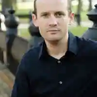 Oliver Burkeman Avatar